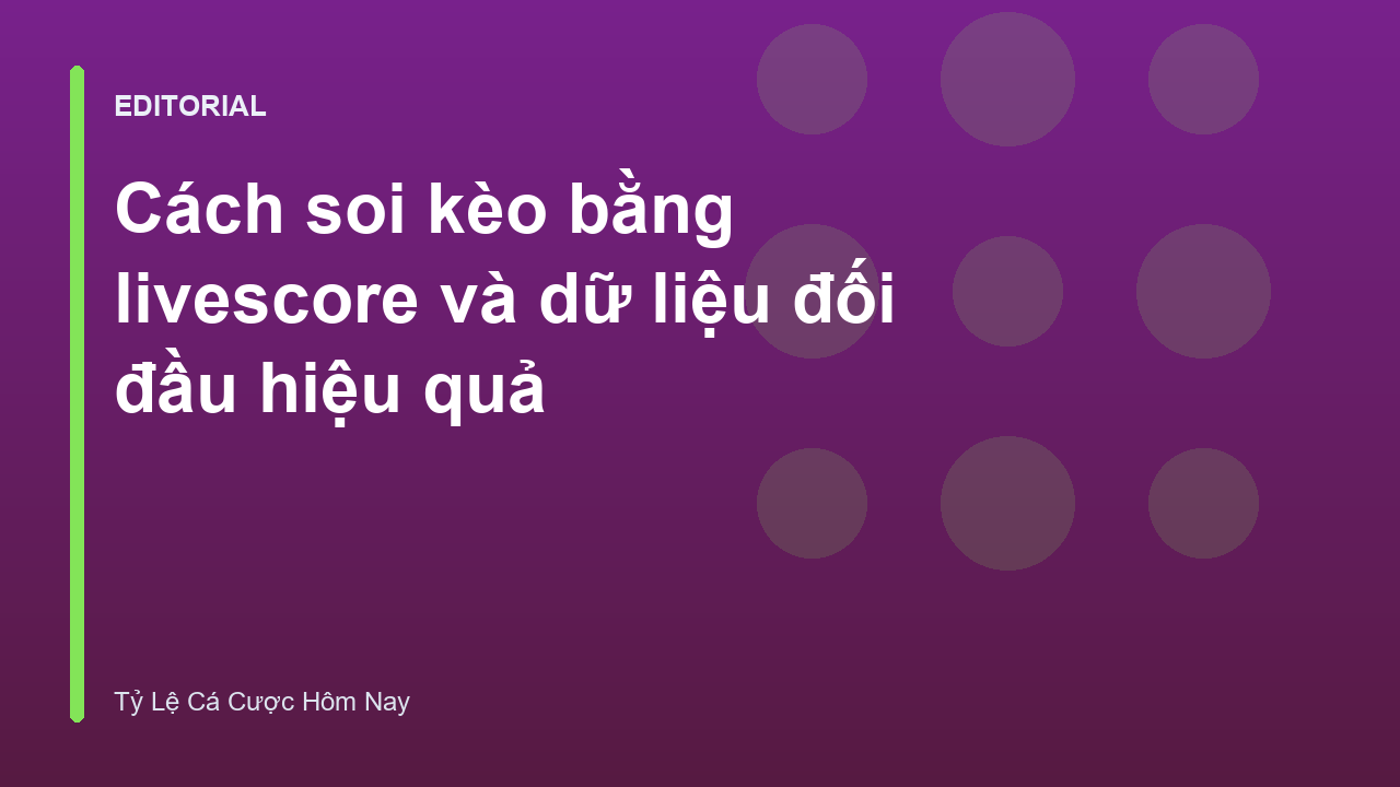 Người chơi đang phân tích dữ liệu bóng đá trên máy tính